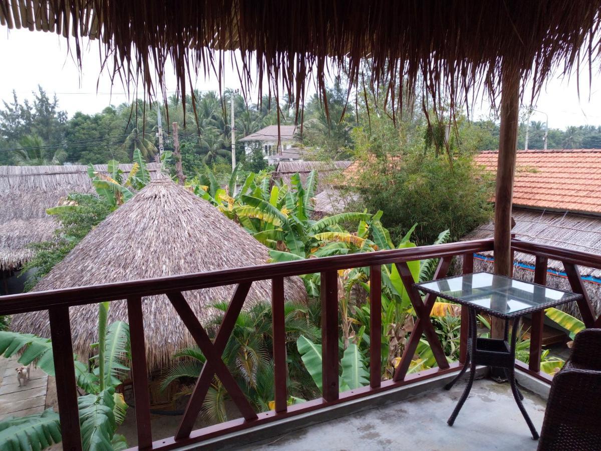 Vy's Cạnh Biển