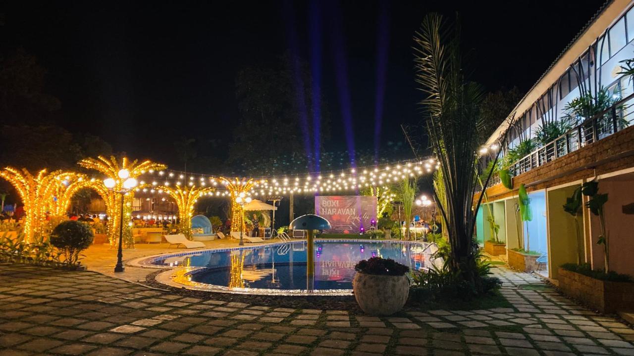 Khu nghỉ mát Tropical Villas *