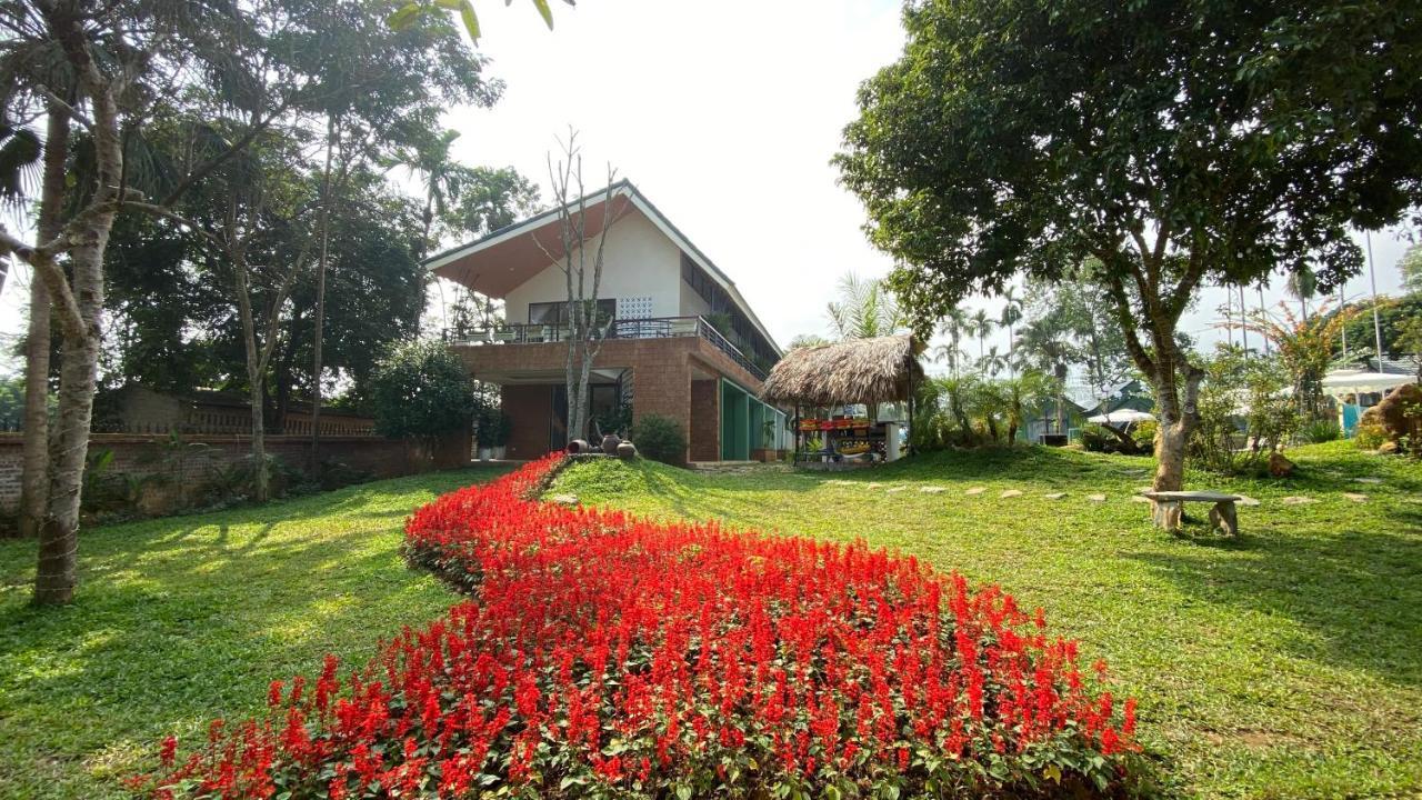 Khu nghỉ mát Tropical Villas *