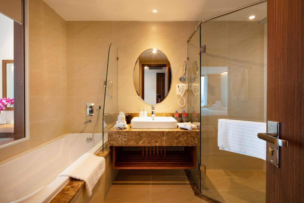 Hotel Regalia Gold