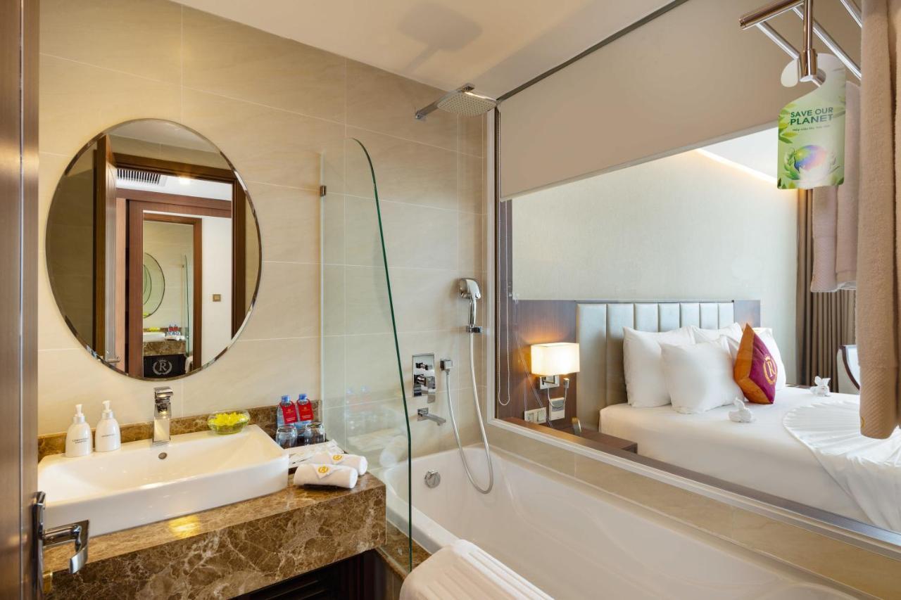 Hotel Regalia Gold