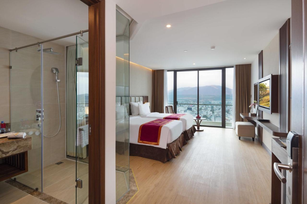 Hotel Regalia Gold