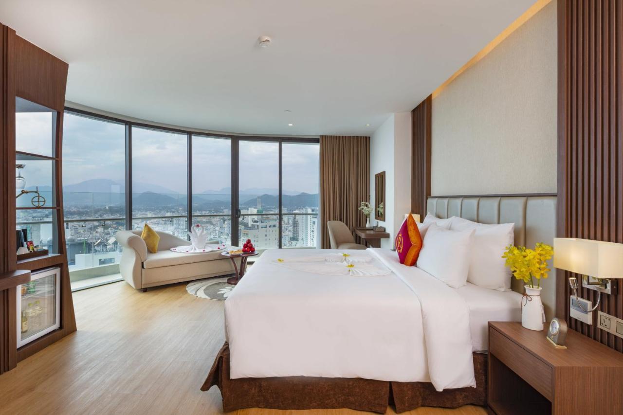 Hotel Regalia Gold