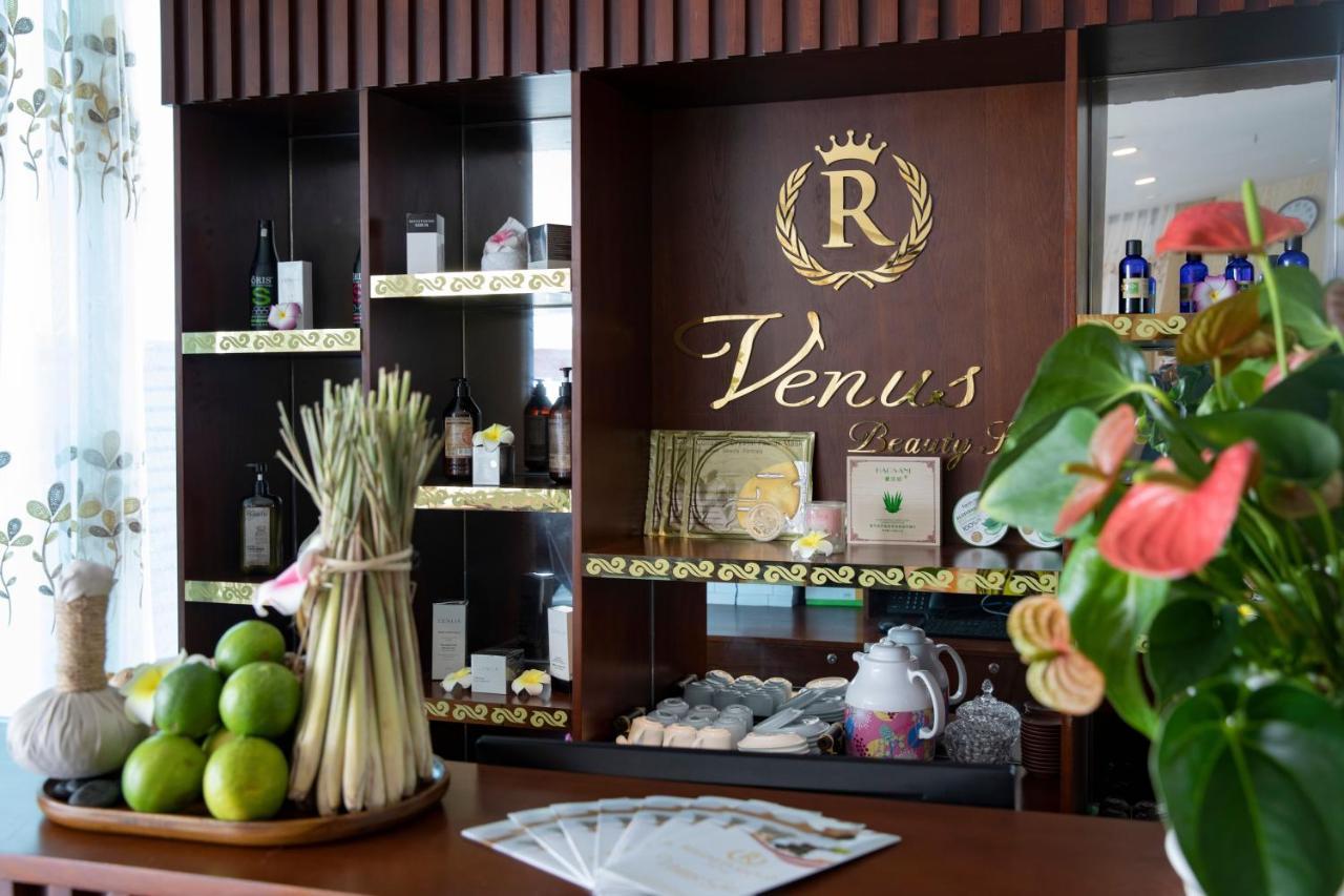 Hotel Regalia Gold